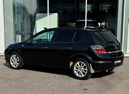 Opel Astra 2011 - фото 1